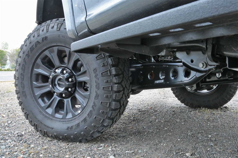 Fabtech 05-20 Ford F250/350 & 08-20 Ford F450/550 4WD 4/6/8in Lift Radius Arm System - Blais Performance Parts