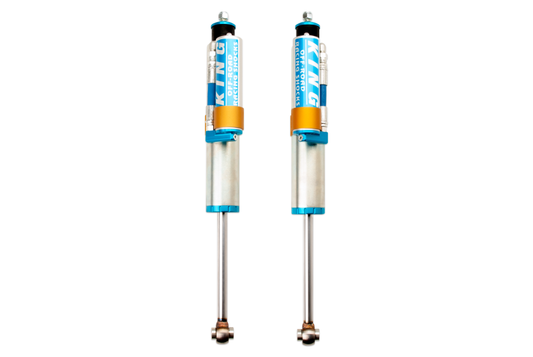 King Shocks 2005+ Ford F-250/F-350 4WD Front 2.5 Dia Remote Res Shock for 1-2.5in Lift (Pair) - Blais Performance Parts